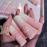 Esmalte de labios con efecto espejo de cereza con relieve de dibujos animados